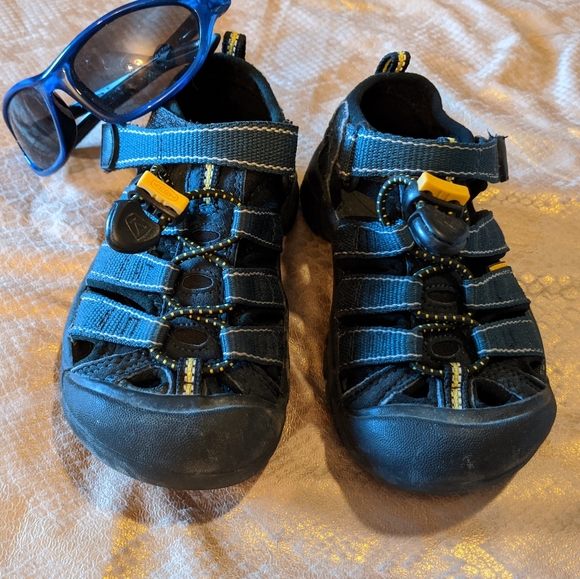 keen boys water shoes